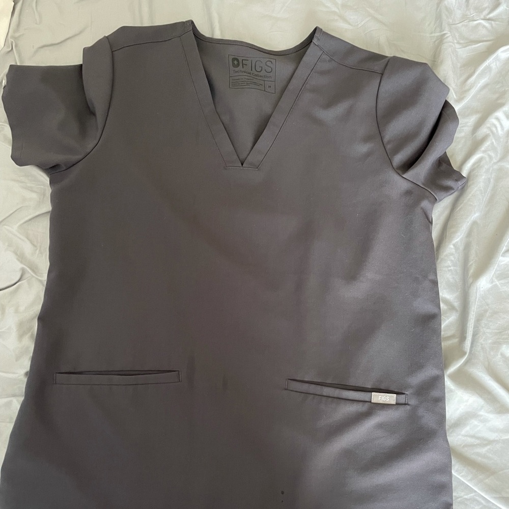 Figs scrub top